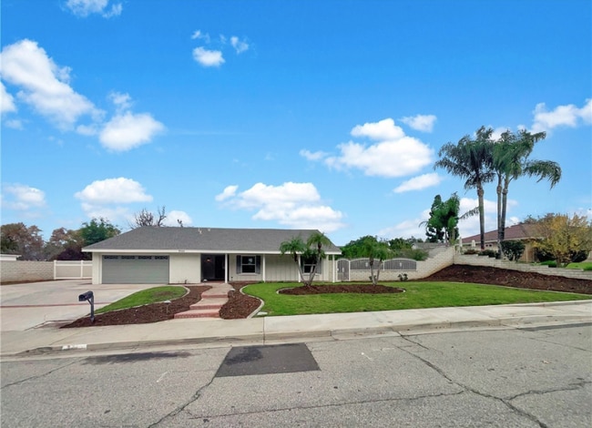 Building Photo - 5540 Royal Hill Dr