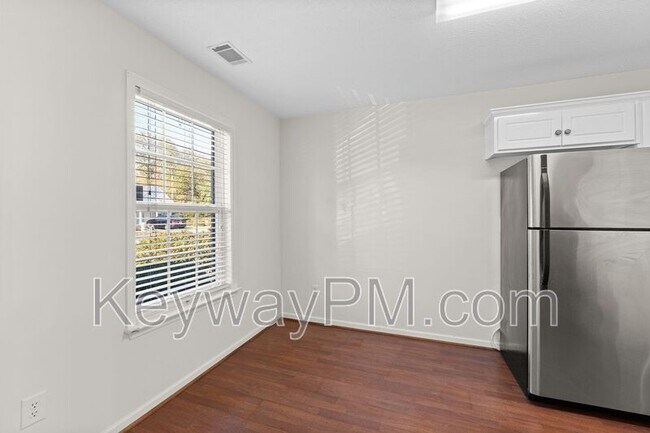 Photo - 189 Satomi Way