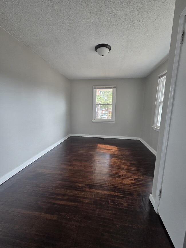 Photo - 2573 Dover St