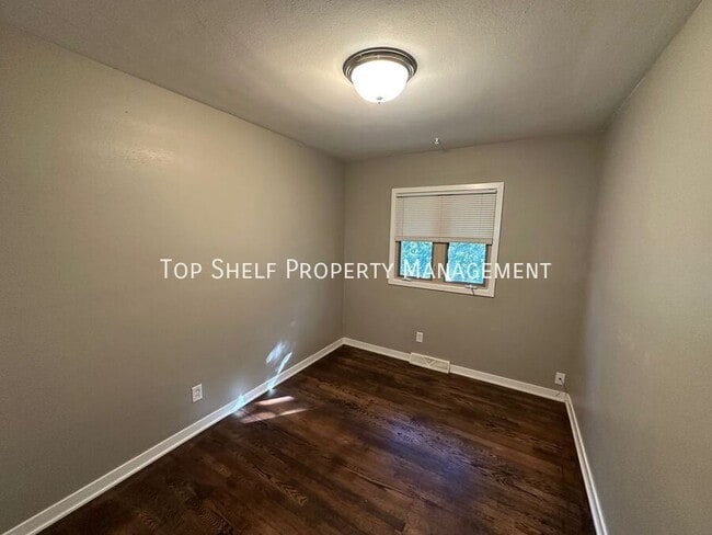 Photo - 3935 Oakshire Rd