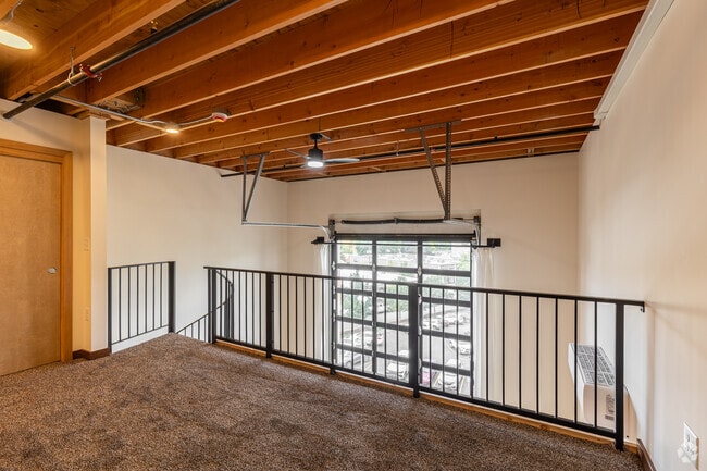 1BR, 1BA - 647SF - Loft/Bedroom