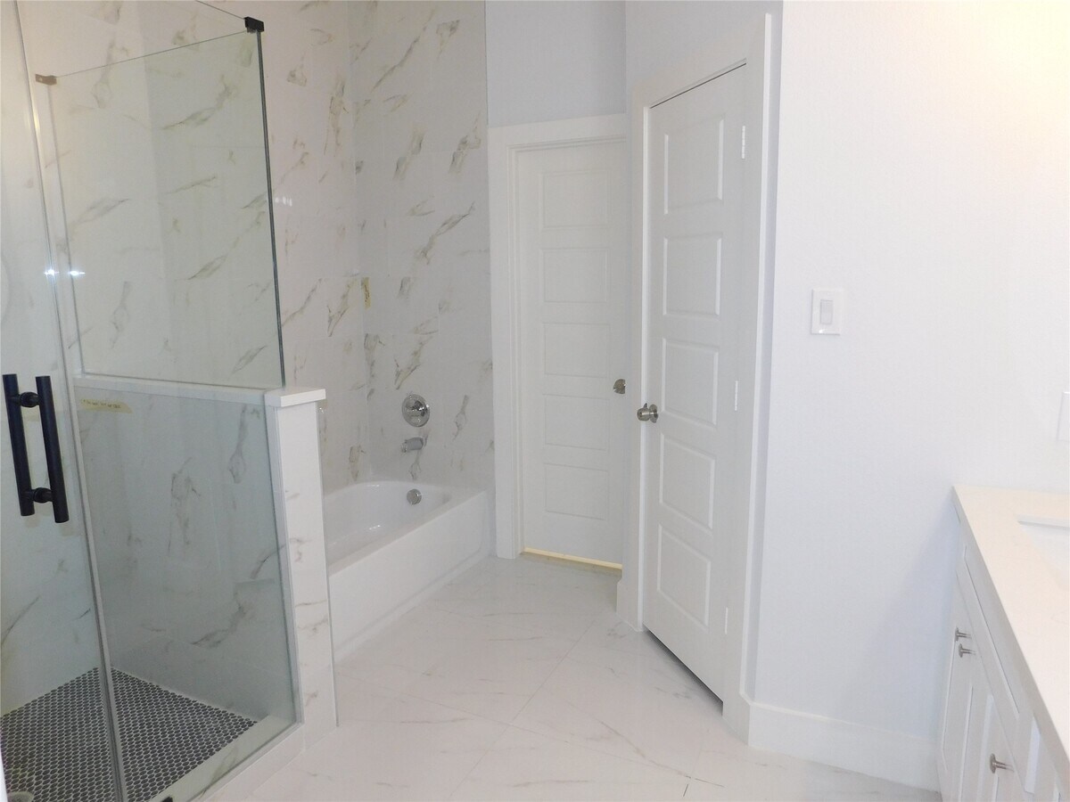 Photo - 7002 S Hall St