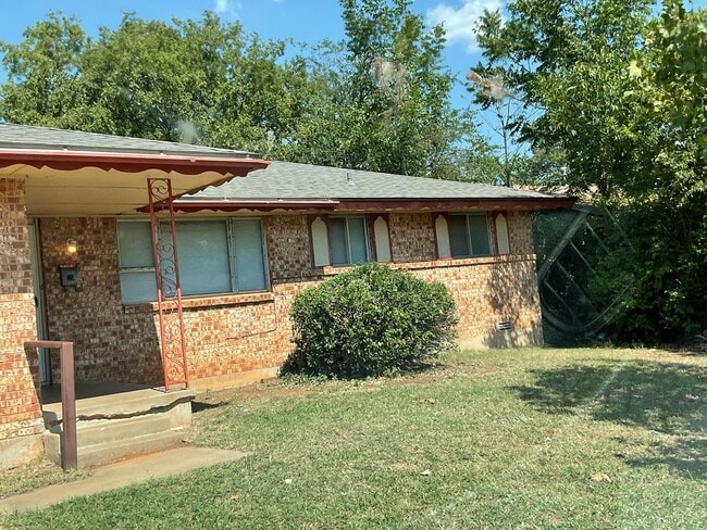 Building Photo - 3 bed, 1.5 baths, 2 car garage Rental
