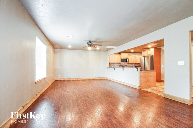 Photo - 613 S Avery Dr