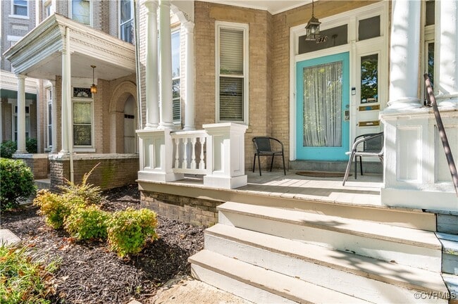 Photo - 1621 W Grace St Townhome