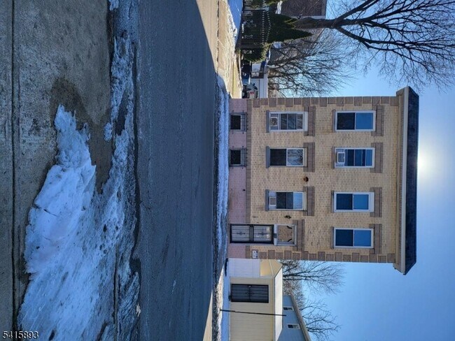 89 Tremont Ave