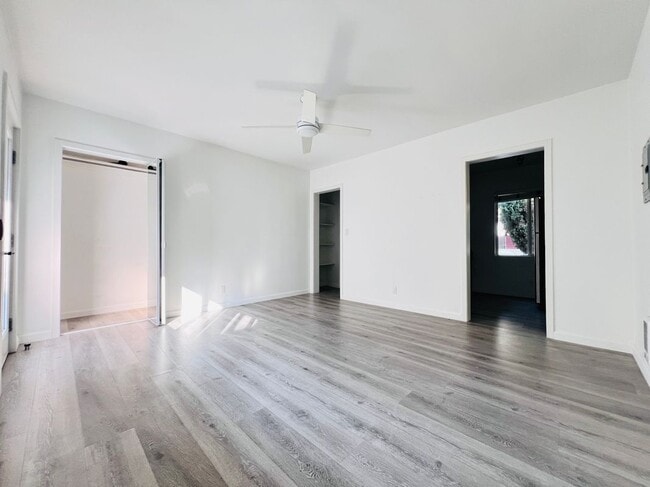 Photo - 5525 Harold Way