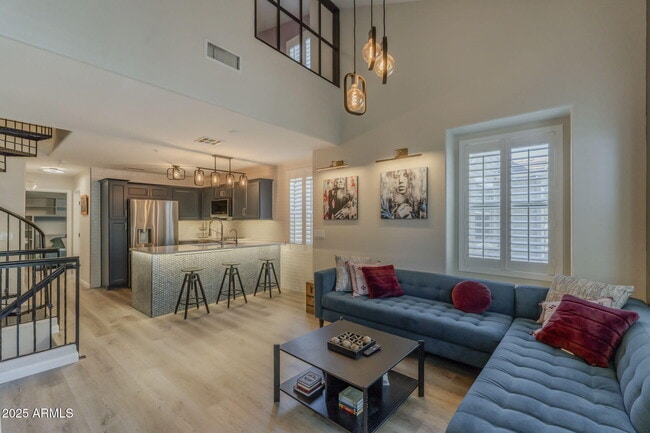 Photo - 106 W Commerce Ct