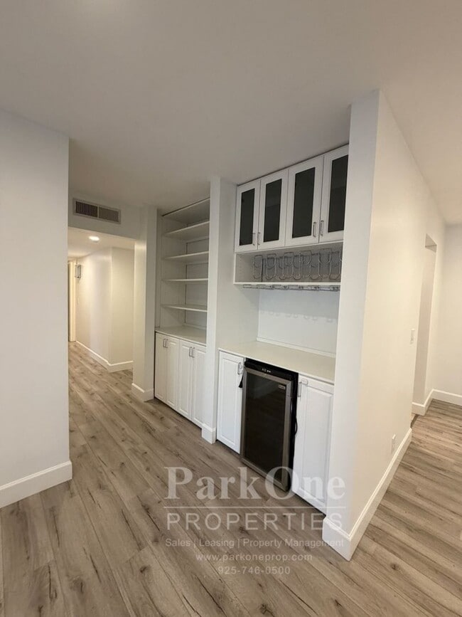 Photo - Spacious Condo Near Downtown Walnut Creek Available Now! Unidad 403