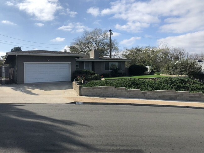 $4,200 - 4 Bed / 2 Bath Home in La Mesa - $4,200 - 4 Bed / 2 Bath Home in La Mesa