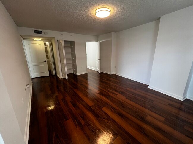 Photo - 349 NE 33rd St Unit B2