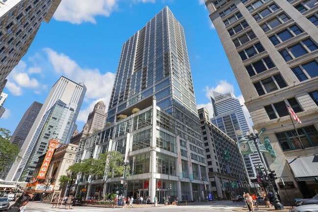 Building Photo - 8 E Randolph St Unit 1205 Rental