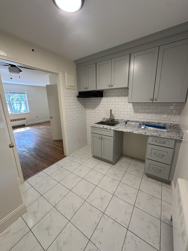 Building Photo - 7 Charlesbank Rd Unit 2 Rental