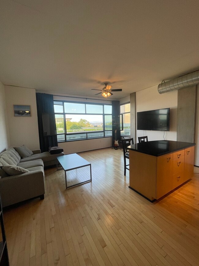 Building Photo - 333 NW 9th Ave Unit 919 Rental