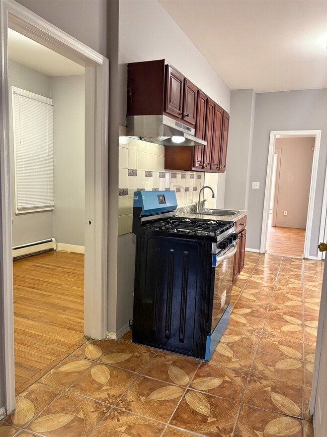 Photo - 13 E 15th St