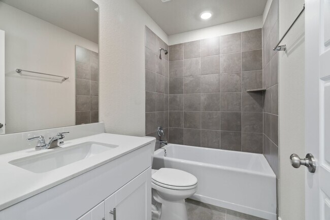 Photo - 2014 Darlington Oak Dr