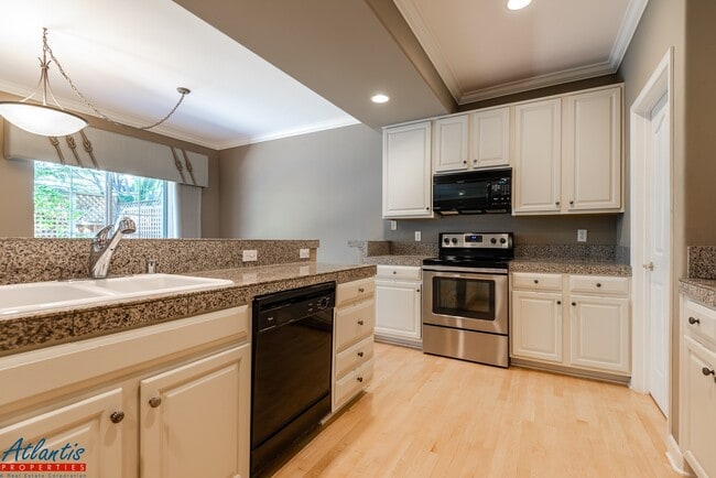 Photo - Gorgeous Townhouse | Hardwood Flooring | A/C