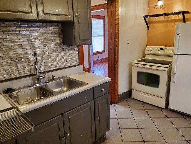 Photo - 3558 Jones St