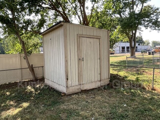 Photo - 106 E Phillips St