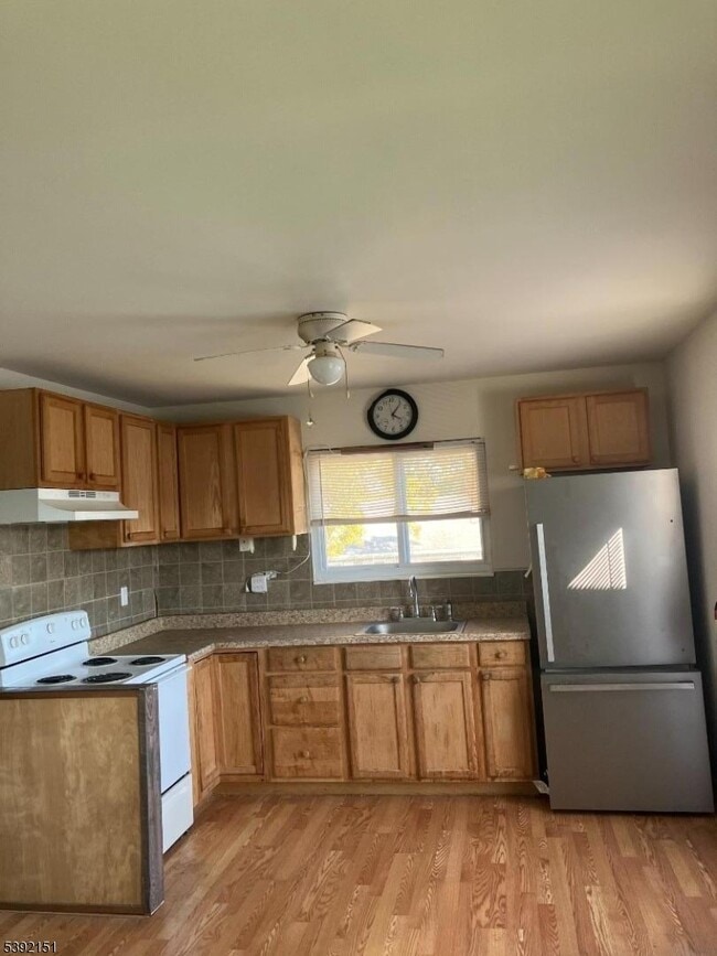 Photo - 410 Lake Shore N Unit 6