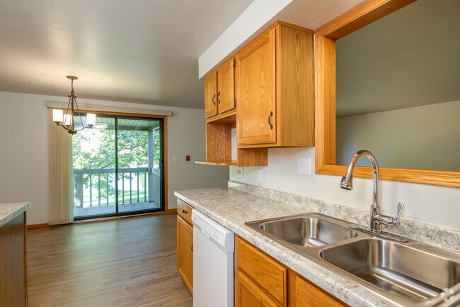 2 BR, 2 BA - 1,175SF