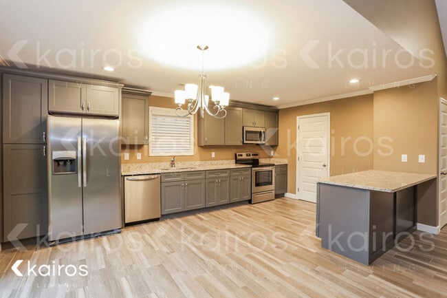 Photo - 977 Garrett Ln