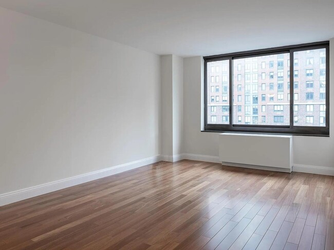 Photo - 200 Rector Pl