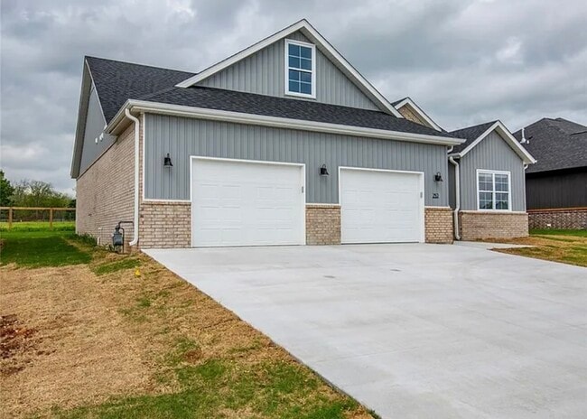 Photo - 252 Nebo St
