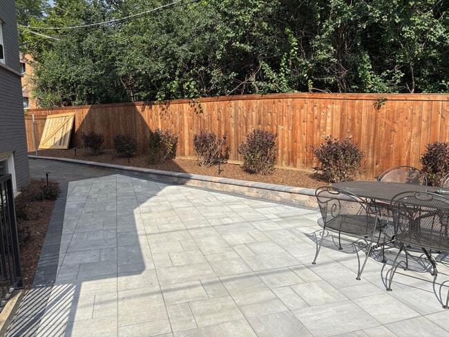 143 Ann Patio - 143 Ann St