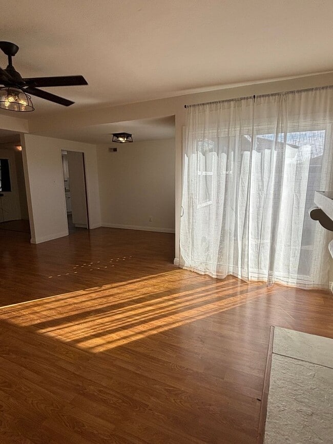 Photo - Spacious 3-Bedroom Home with Backyard & 2-Car Garage in Lakewood