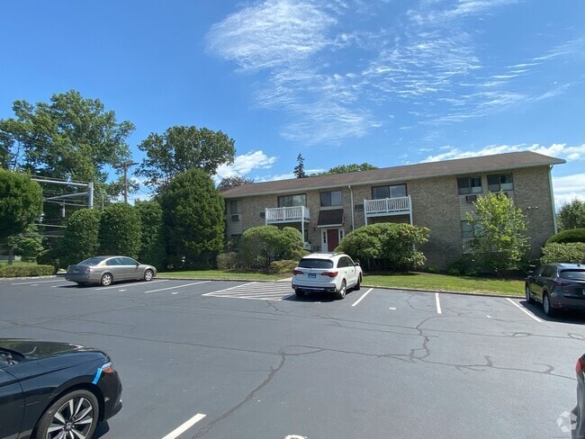 Building Photo - 180 Glenbrook Rd Unit APT 7