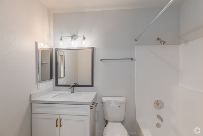 2BR, 2BA - 960SF