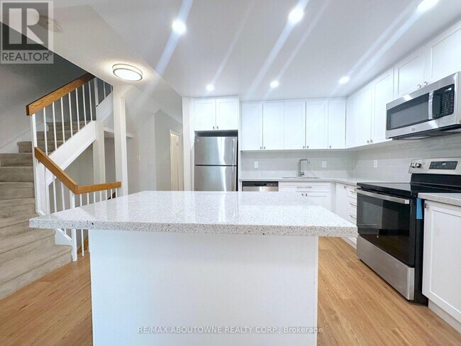 Photo - 6310 Battleford Rd