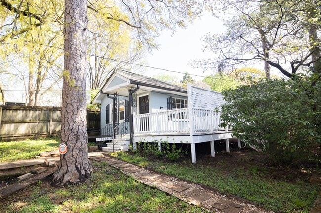 Photo - Beautifully Renovated 2/1 in Desirable Grant Park!