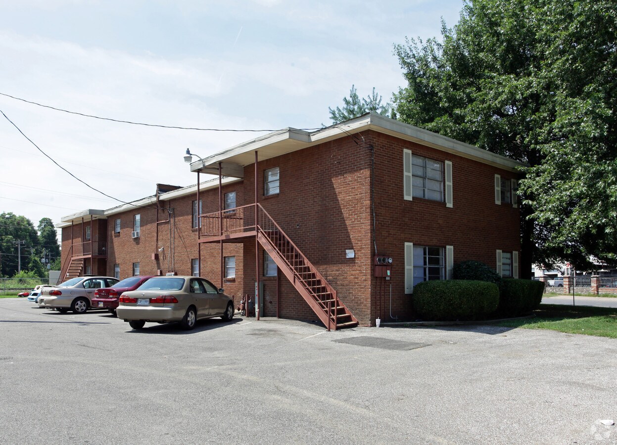 Graham Manor Apartments - Graham Manor Apartments