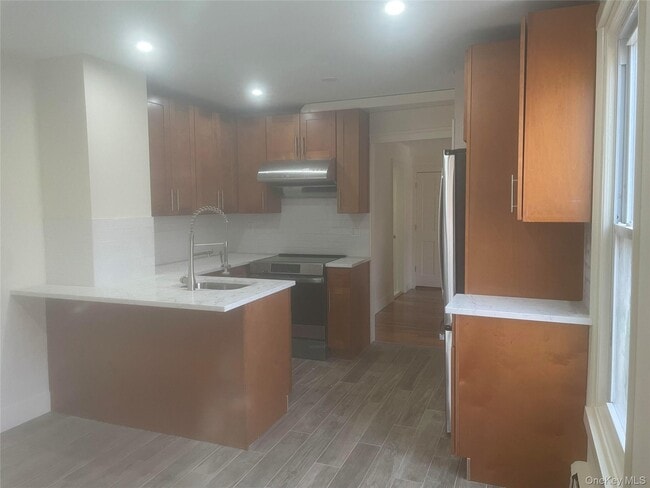 Building Photo - 1748 US-6 Unit 2