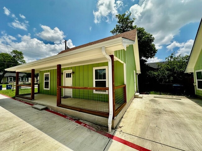 Building Photo - 1 Bedroom Riverside Bungalow