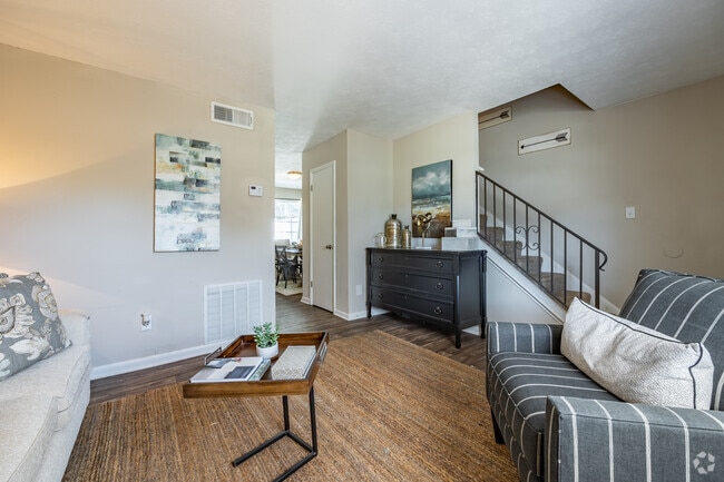2BR, 1.5BA - 1008SF