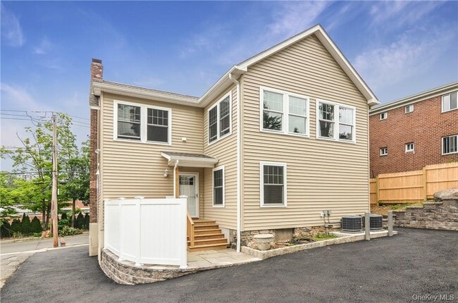 Photo - 304 Battle Ave Unidad A