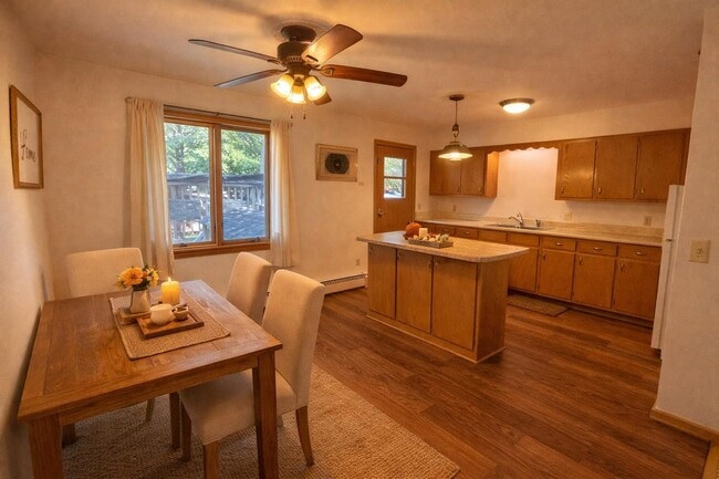 Building Photo - 2402 Fremont Ave