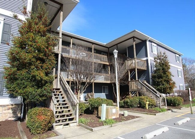 Building Photo - Cozy Condo Near the Beach Unit 203