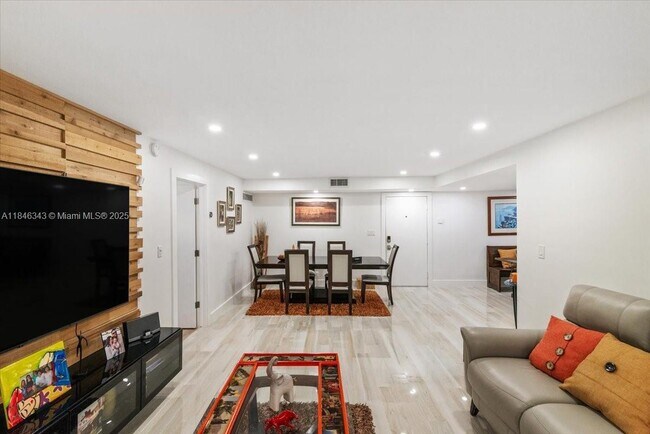 Photo - 2820 Riverside Dr Unit 104-2