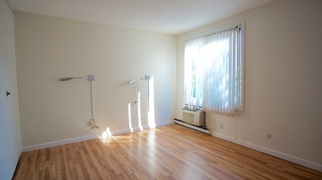 Photo - 274 S Main St