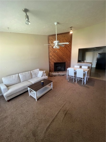 Photo - 2303 W Creek Ln