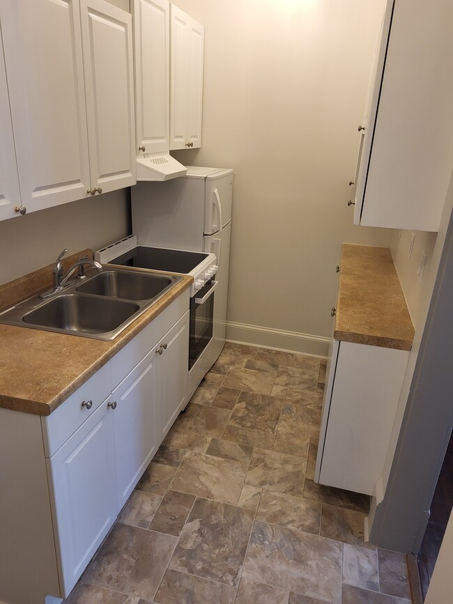 Efficient Kitchen - 250 5th St NE Unit 2