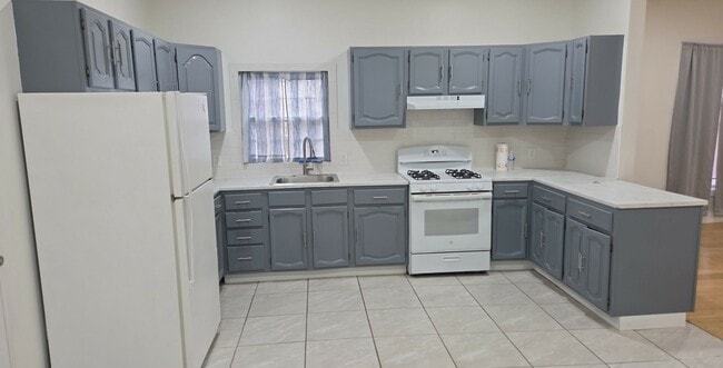 Photo - 1110 Lake St