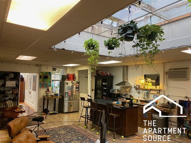 Building Photo - 3605 N Damen Ave Unit 1