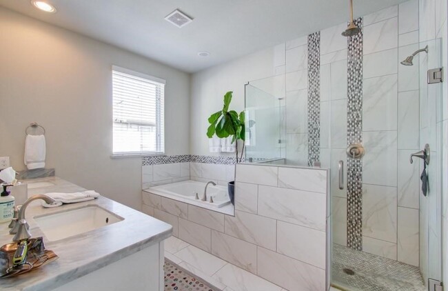 Photo - 243 W 27th St