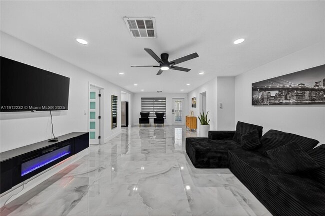 Photo - 3130 SW 16th St