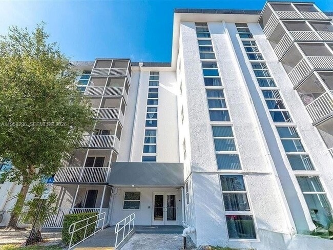 Building Photo - 16851 NE 23rd Ave Unit A217